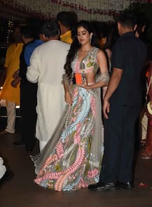 মুকেশ অম্বানির বাড়ির গণেশ পুজোয় শ্রীদেবী কন্যা জাহ্নবী