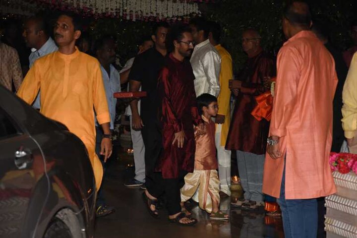 সিল্কের ধুতি পাঞ্জাবিতে দিব্যি স্বচ্ছন্দ ছিল ক্ষুদে ছেলেটি।