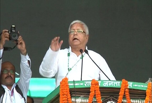 Nitish Kumars Character Is Back Tracker No One Believe Him We Will Return Lalu নীতীশ বিশ্বাসঘাতক, কেউ বিশ্বাস করে না, পটনার সমাবেশে লালু