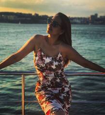 ‘দাবাঙ গার্ল’ সোনাক্ষী সিংহ দেখালেন তিনি ভারতীয় ও পাশ্চাত্য-- দুই পোশাকেই সাবলীল