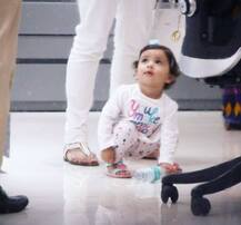 শাহিদ কপূরের মেয়ে মিশা কাটল তার প্রথম জন্মদিনের কেক