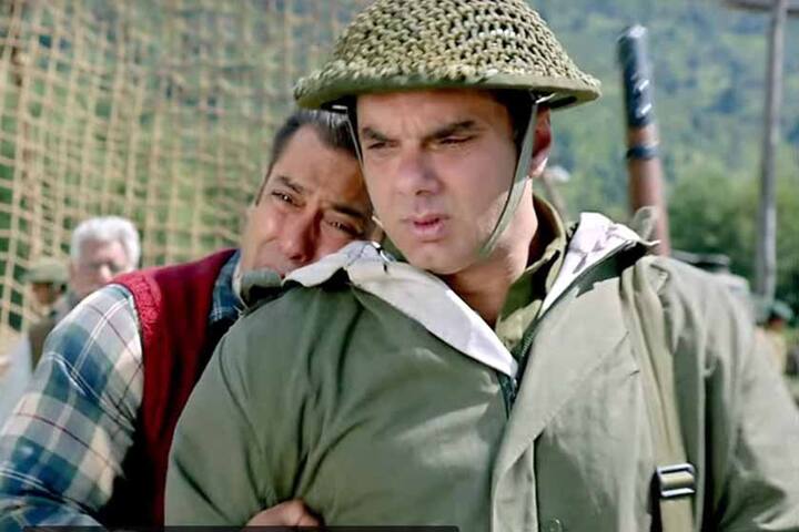 সেলিমের সাফ কথা, সলমনের ভক্তরা তাঁদের নায়ককে মার খেতে ও কান্নাকাটি করতে দেখতে পছন্দ করেন না। এই কারণেই সিনেমায় সলমনের চরিত্রটি দুর্বল হয়ে যায়।