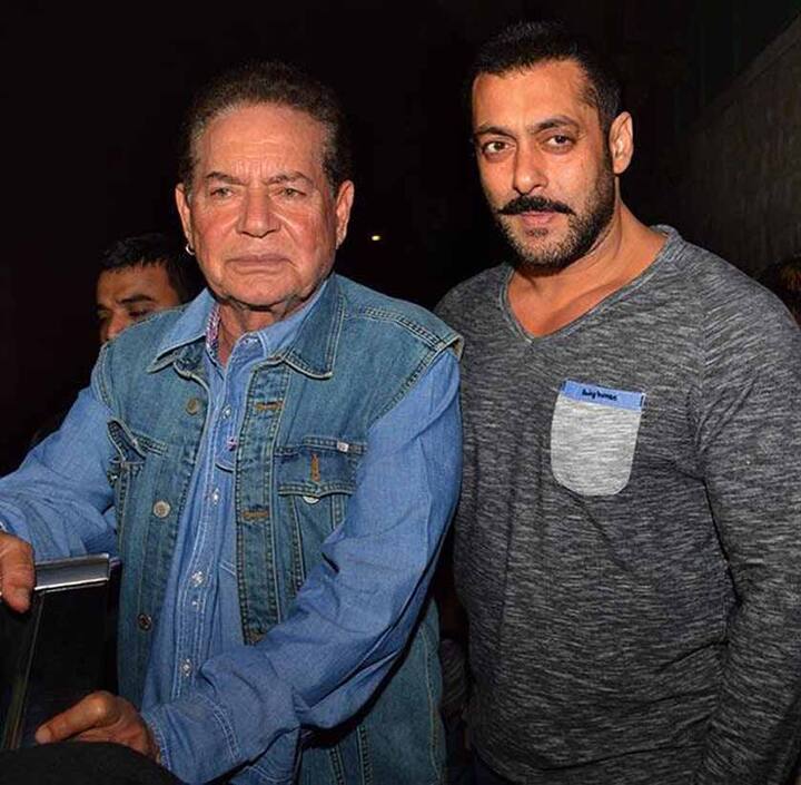 গান সম্পর্কে সেলিম বলেছেন, আগে চিত্রনাট্য অনুযায়ী গান লেখা হত। এখন সিনেমায় গান কম, আইটেম নম্বর বেশি হচ্ছে।