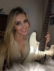 দেখুন গায়ক লাকি আলির তৃতীয় বউকে, বিয়ের পর নাম পরিবর্তন করে হয়েছেন আয়েষা আলি