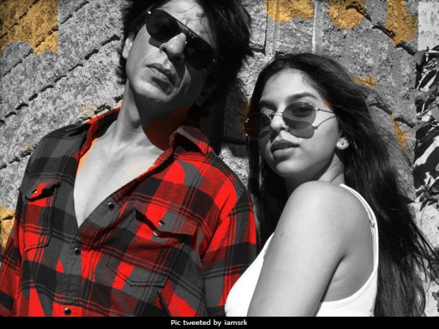 Shah Rukh Khans Post About Daughter Suhana Is The Most Dad Thing Ever আবার খুলছে মেয়ের স্কুল, বিমর্ষ শাহরুখ ছবি পোস্ট করলেন সুহানার সঙ্গে
