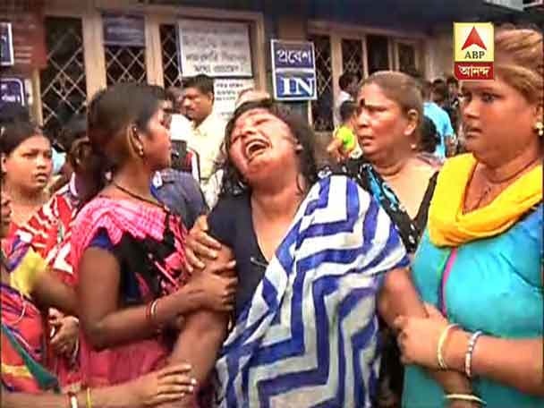 Chaos At Nrs Hospital As Junior Doctors Stay Away From Work After Being Reportedly Manhandled Over Death Of Patient Due To Alleged Medical Negligence বিনা চিকিৎসায় ‘রোগীমৃত্যু’ এনআরএস-এ, জুনিয়র ডাক্তারদের ‘মারধর’, প্রতিবাদে কর্মবিরতি, দুর্ভোগ রোগীদের