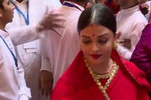 দেখুন! পুজো মণ্ডপে লাল শাড়ি, সিঁদুরে চোখ ধাঁধানো ঐশ্বর্যা