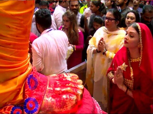 দেখুন তাঁর আরও ছবি।