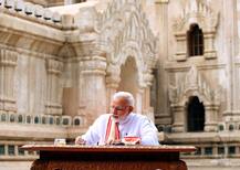 মায়ানমারে দ্বাদশ শতাব্দীর মন্দির দর্শন করলেন মোদী