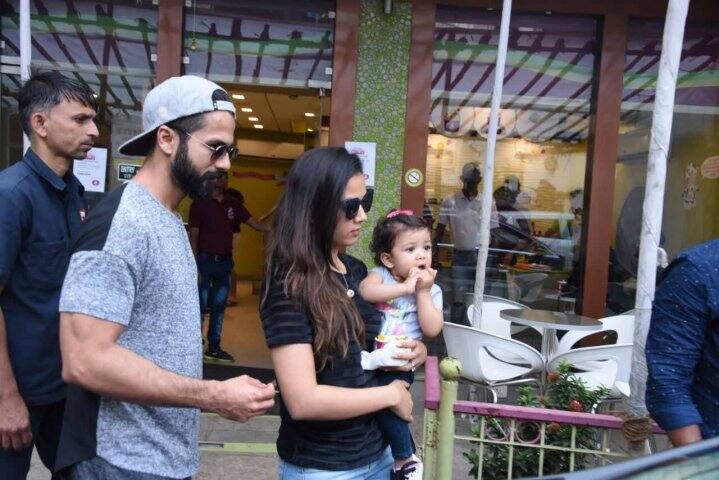 রাতে দেওয়া হয় বার্থডে পার্টি।   