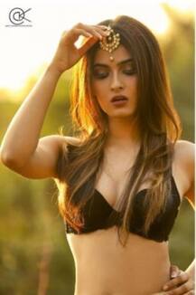 ‘রাগিনী এমএমএস ২.২’: অল্ট বালাজির ওয়েব শো-য়ের ফাস্ট লুকে টপলেস করিশ্মা শর্মা!