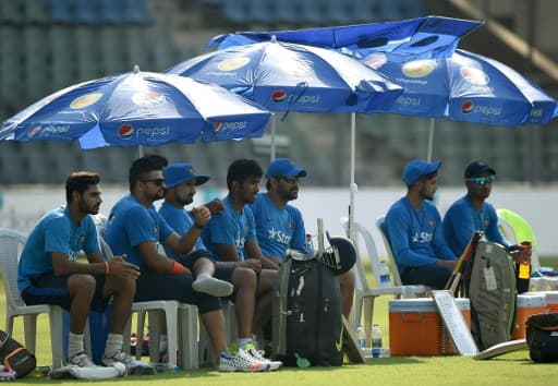 দলের ফেরার পন্থা খোঁজার চেষ্টা জারি রয়েছে রায়নার। এজন্য সম্প্রতি তিনি নেটে সচিন তেন্ডুলকরের সঙ্গেও কথা বলেছেন। 