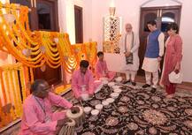 মহাত্মা গাঁধীকে শ্রদ্ধার্ঘ্য, সবরমতীর তীরে সময় কাটালেন নরেন্দ্র মোদী, শিনজো অ্যাবে