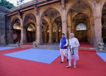 মহাত্মা গাঁধীকে শ্রদ্ধার্ঘ্য, সবরমতীর তীরে সময় কাটালেন নরেন্দ্র মোদী, শিনজো অ্যাবে