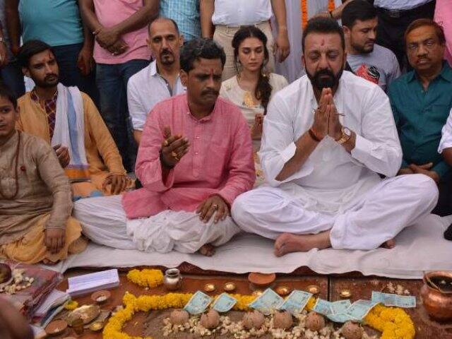 সঞ্জয় জানিয়েছেন, সুনীল দত্ত হাসপাতালে থাকাকালীন জানান, তাঁর ইচ্ছে, তাঁর শ্রাদ্ধ যেন সম্পন্ন করা হয় বারাণসীতে। তাই তাঁদের পরিবারের কাছে এই প্রক্রিয়া অত্যন্ত গুরুত্বপূর্ণ।