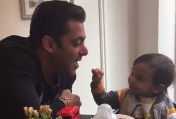 Viral Video Superstar Salman Khans Breakfast With Nephew ভাইরাল ভিডিও: ভাগ্নের দুষ্টুমিতে হাসিতে ফেটে পড়লেন সলমন