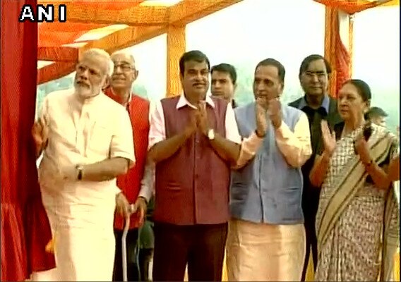 Pm Modi Inaugurates Worlds 2nd Biggest Dam On His Birthday জন্মদিনে বিশ্বের দ্বিতীয় বৃহত্তম সর্দার সরোবর বাঁধের উদ্বোধন করে দেশবাসীকে উৎসর্গ করলেন মোদী