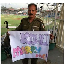 ইংল্যান্ডের ক্রিকেটারের পর এবার কোহলিকে প্রকাশ্যে বিয়ের প্রস্তাব দিলেন এই পাকিস্তানি!