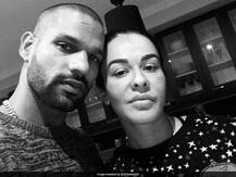 টুইটারে অসুস্থ স্ত্রীর ছবি পোস্ট করলেন ধবন