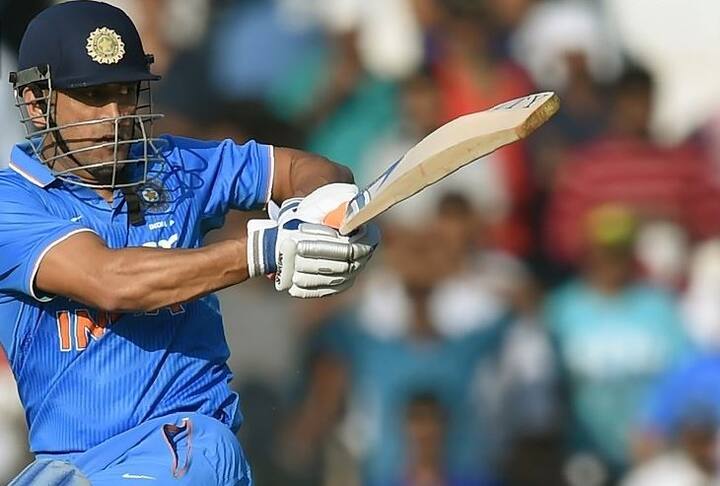 ধোনিই এখন বিশ্বের দ্বিতীয় উইকেটকিপার যিনি আন্তর্জাতিক ক্রিকেটে ঘরের মাঠে ৪,০০০-এর বেশি রান করলেন