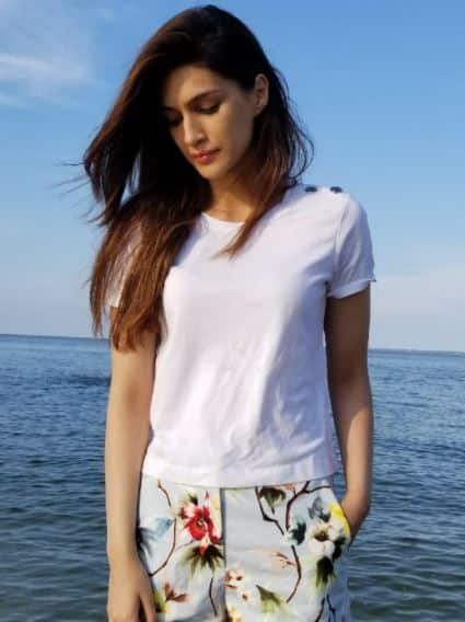 অভিনয় থেকে শুরু করে বডি শেমিং নিয়ে মতামত জানাতে গিয়ে কৃতীর পরামর্শ, অসাফল্যে ভয় পাবেন না। অসাফল্য আপনাকে আরও মজবুত করে। তবে, কাউকে এটা বলার সুযোগ দেবেন না যে, আপনি করতে পারেন না। ছবি সৌজন্য-ইনস্টাগ্রাম