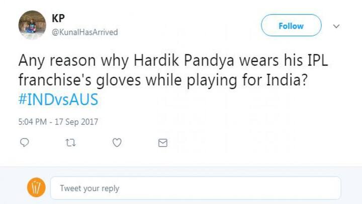 কেপি নামে এক ইউজার লিখেছেন, কেউ কি বলতে পারবেন হার্দিক কেন ভারতের হয়ে খেলার সময়ও মুম্বই ইন্ডিয়ান্সের গ্লাভস পরেছেন?
