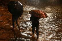 প্রবল বর্ষণে মুম্বইয়ে ব্যাহত যান চলাচল, স্কুল-কলেজ বন্ধ, আরও বৃষ্টির পূর্বাভাস