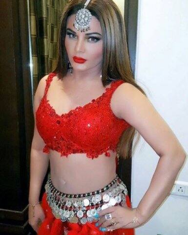 ছবিটি যৌথভাবে হানি এবং তাঁর দাদা প্রযোজনা করছেন।