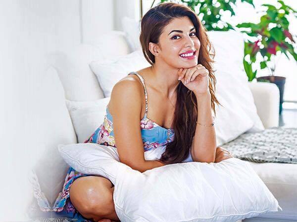 এবার বোধহয় চিনতে পেরেছেন। কুলদীপের স্বপ্ন সুন্দরী জ্যাকলিন ফার্নান্ডেজ। 