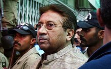 খুনি, ভীরু, মুশারফকে পাল্টা তোপ জারদারি, বেনজিরের মেয়েদের
