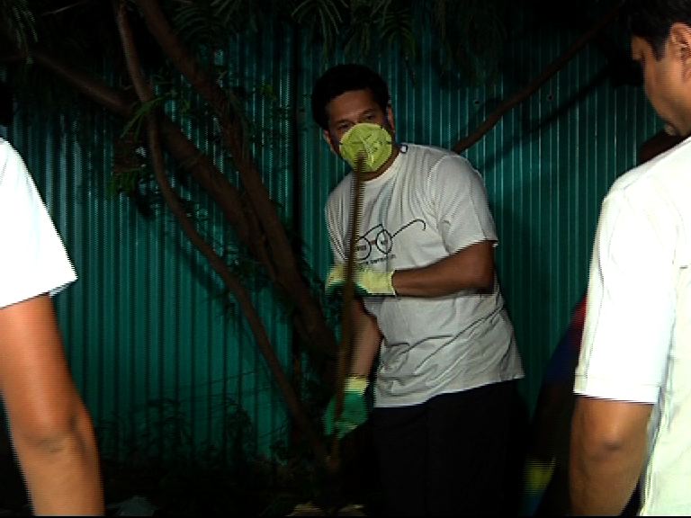 মোদী সরকারের \'স্বচ্ছতা হি সেবা\'র অভিযানে ঝাড়ু হাতে হাজির সচিন তেণ্ডুলকর, সঙ্গে রয়েছে ছেলে অর্জুন