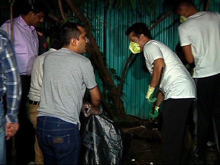 কীভাবে তাঁরা পরিষ্কারের কাজে হাত লাগিয়েছেন দেখুন