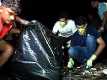 মোদী সরকারের \'স্বচ্ছতা হি সেবা\'র অভিযানে ঝাড়ু হাতে হাজির সচিন তেণ্ডুলকর, সঙ্গে রয়েছে ছেলে অর্জুন