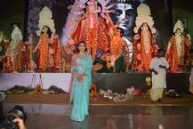 দুর্গা মায়ের কাছে পুজো দিচ্ছেন অভিনেত্রী কাজল, দেখুন তারই কিছু ছবি