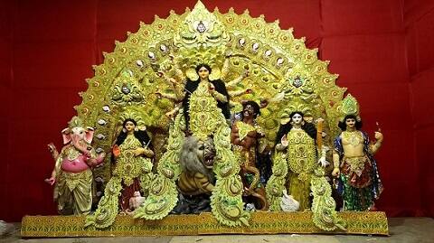 সল্টলেক এ জে ব্লকের দুর্গাপুজোর প্রতিমার সাবেকি রূপ