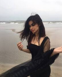 দেখুন, মৌনী রায়ের জন্মদিনের ছবি