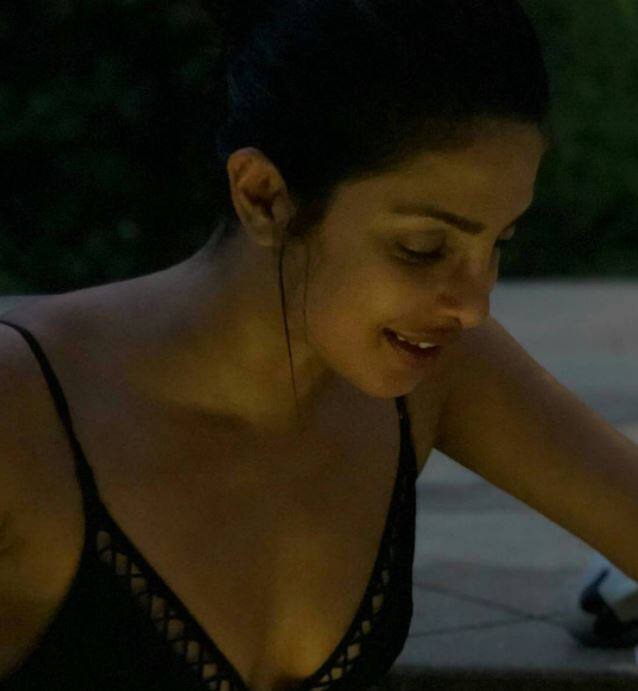 এই ছবিগুলি প্রিয়ঙ্কার ইন্সটাগ্রাম অ্যাকাউন্ট থেকে নেওয়া হয়েছে। 