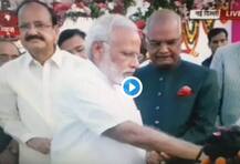 হাত মুছে টিস্যু পেপার পকেটে পুরলেন মোদী, ভিডিও ভাইরাল