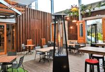 লন্ডনে বড়া পাও বেচে দুই ভারতীয় যুবকের আয় বছরে ৪.৪ কোটি টাকা