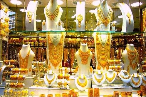 Person Buying Jewellery Till Rs 2 Lakhs Will Not Be Required To Submit Pan Or Aadhar Card ২ লক্ষ টাকা পর্যন্ত গয়না, রত্নপাথর কেনায় আর বাধ্যতামূলক নয় প্যান, আধার