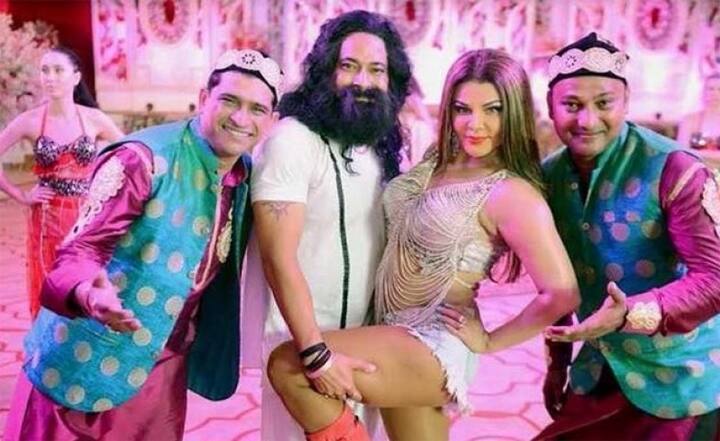 রাখী সাবন্ত মারিনার সঙ্গে বাবার পরিচয় করিয়ে দিয়েছিলেন।