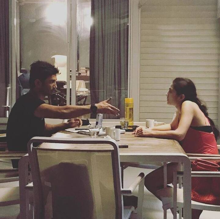 সারা রয়েছেন তীর্থযাত্রীর চরিত্রে।