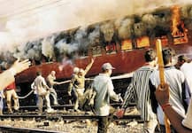 গোধরায় ট্রেনে অগ্নিসংযোগে নিহত ৫২ জনের পরিবারকে ৫ লক্ষ টাকা করে ক্ষতিপূরণ দেবে গুজরাত সরকার, ঘোষণা