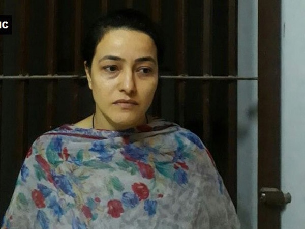 Honeypreet Remanded In Judicial Custody Till Oct 23 হনিপ্রীত ইনসানকে ১০ দিনের জেল হেফাজতে পাঠাল আদালত