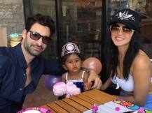 মেয়ে নিশার ২ বছরের জন্মদিন পালন করলেন সানি লিওন