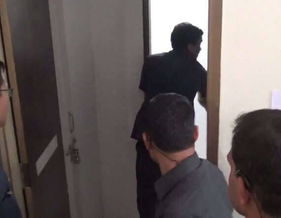 গত বছর ফিরোজাবাদের এক কৃষক সমাবেশে রাহুলকে বলতে শোনা যায়, আপনারা সবাই এলাকায় আলুর কারখানা চাইছেন। কিন্তু আপনারা তো জানেন, আমি বিরোধী শিবিরের নেতা। সরকারের ওপর চাপ সৃষ্টি করতে পারি, কিন্তু সিদ্ধান্ত নেওয়ার ক্ষমতা নেই আমার। আলুর কারখানা খুলতে পারব না।