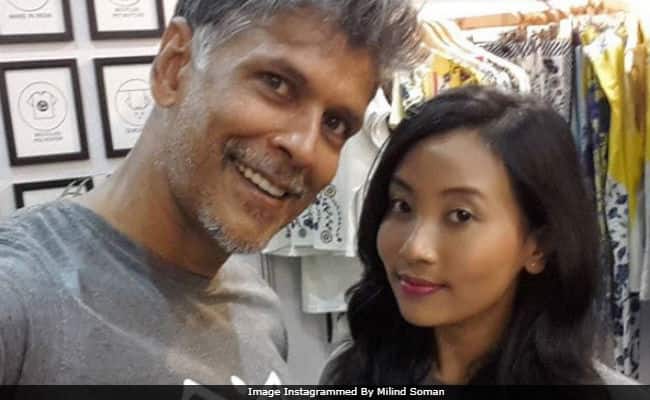 Amazon India Fashion Week Milind Soman Posts Pic With Girlfriend Ankita প্রেমিক ৫১-প্রেমিকা ১৮, প্রেম কিন্তু অটুট, নয়া নজির গড়ে সুখেই আছেন এই মডেল-অভিনেতা