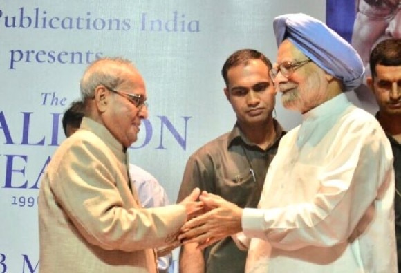Pranab Was More Qualified To Become Pm Manmohan Singh আমার চেয়ে অনেক বেশি যোগ্য ছিলেন, প্রধানমন্ত্রী হতে না পারায় প্রণবের ক্ষোভ সঙ্গত: মনমোহন
