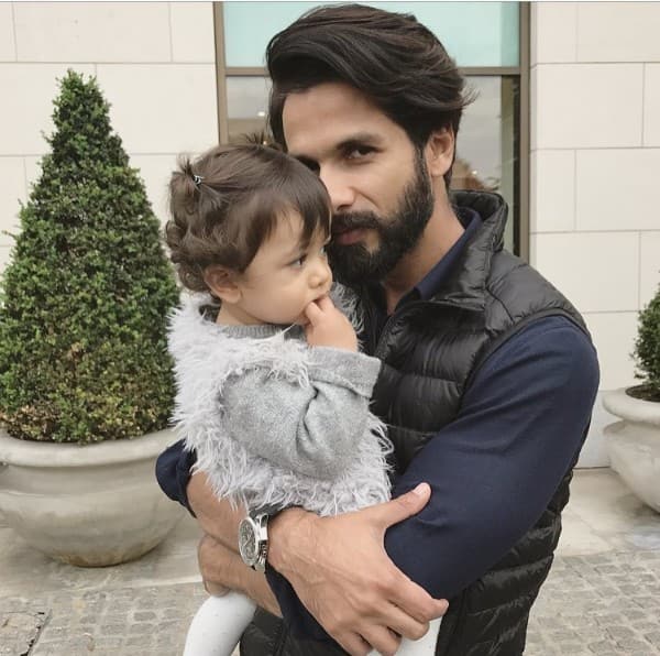 গত বছরের জুলাইয়ে মীরার সঙ্গে বিয়ে হয় শাহিদের। বিয়ের পর মীরার প্রথম জন্মদিনের আগের দিন এই ছবিটি সোশ্যাল মিডিয়ায় পোস্ট করেন শাহিদ। ছবি সৌজন্যে ইনস্টাগ্রাম