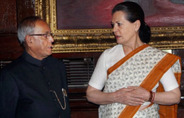 Sonia Was Upset That I Met Bal Thackeray During Prez Poll Campaign Pranab রাষ্ট্রপতি নির্বাচনের প্রচারে বাল ঠাকরের সঙ্গে দেখা করায় ক্ষুব্ধ ছিলেন সনিয়া: প্রণব